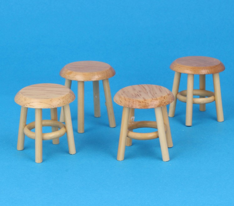 Mb0678 - Quatre tabourets 