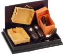 Re14478 - Shoe box with shoes