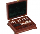 Mb0416 - Box with chess pieces
