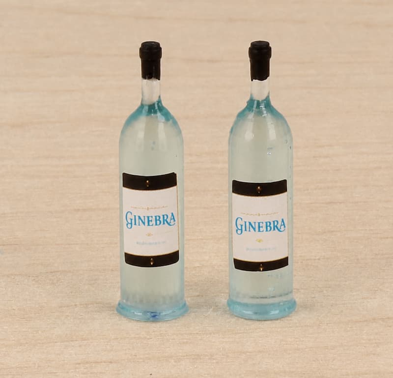 Tc0651 - Deux bouteilles de gin