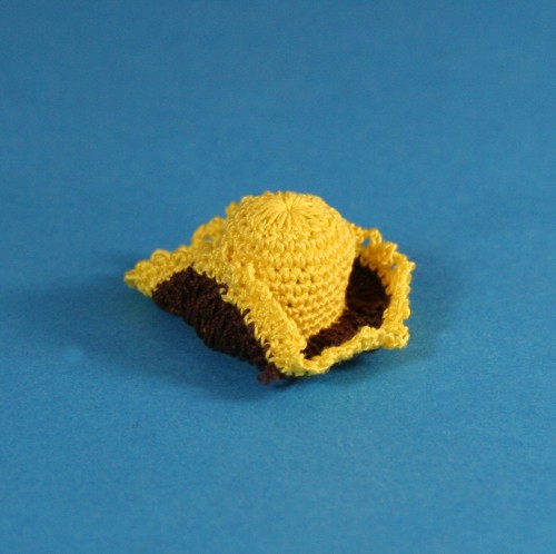 Tc1549 - Chapeau jaune 