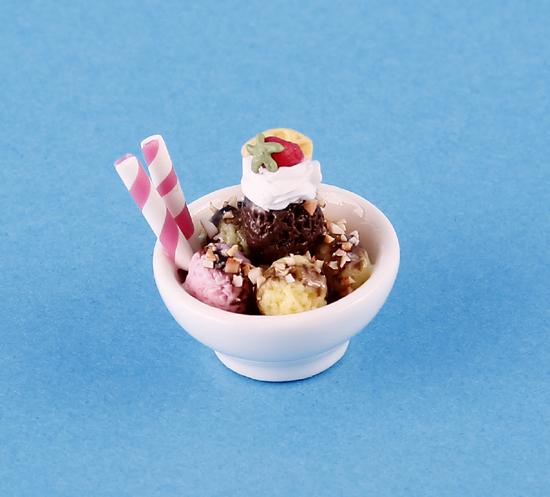 Sm1105 - Copa de helado con sirope de chocolate